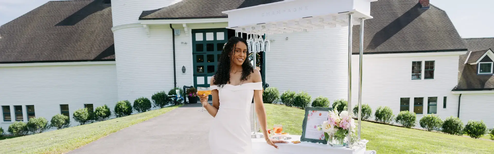 bridesmaids with bouquets